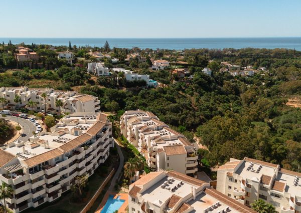 Stylish 3 bedroom flat with sea views in Elviria Marbella