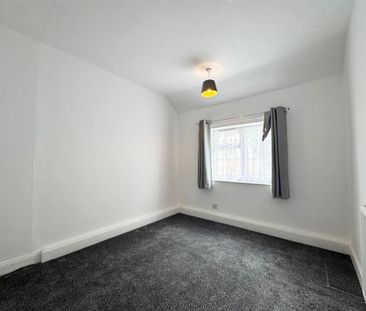 2 bedroom end of terrace house to rent - Photo 5