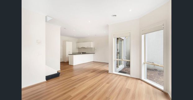 Modern Townhouse in Prime Northcote Location - Photo 1