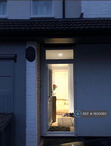 1 bedroom in a house share to rent - Photo 4