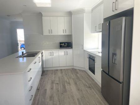 Modern & Comfortable 3-Bedroom Home - Photo 5