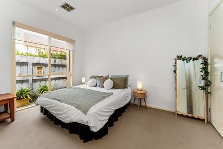 BRILLIANT BEACHSIDE LIFESTYLE ! - Photo 2