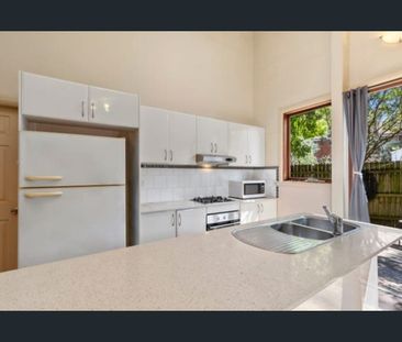 Convenient Single-Level Living - Photo 4