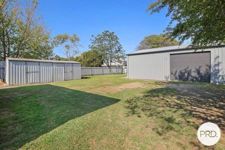 THREE BEDROOM HOME! - Photo 4