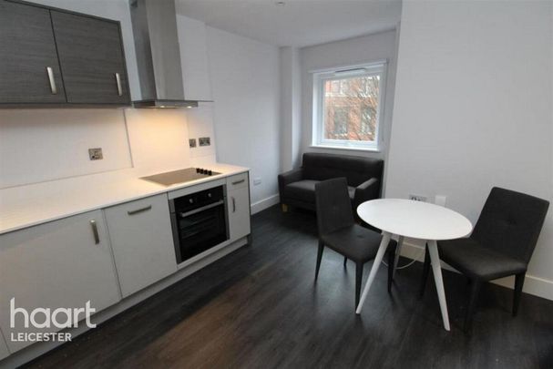 Studio to rent - Photo 1