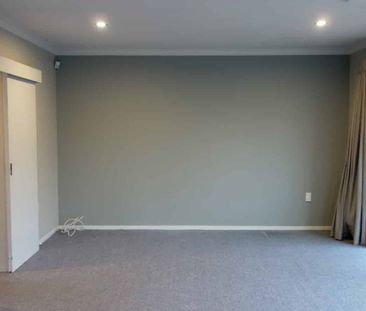 Great Location 3-Bed House with Double Garage - Photo 4