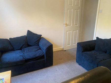 4 bedroom private hall to rent - Photo 2