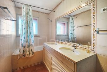 Apartamento T1+1 mobilado e com varandas, no condomínio da Herdade da Aroeira