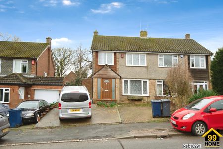 3 bed Semi-detached in 89 Hughenden Avenue , High Wycombe, HP13 5SL - Photo 3