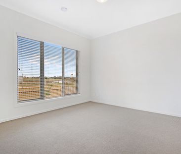 816 Eynesbury Road, Eynesbury VIC 3338 - House For Rent | Domain - Photo 5