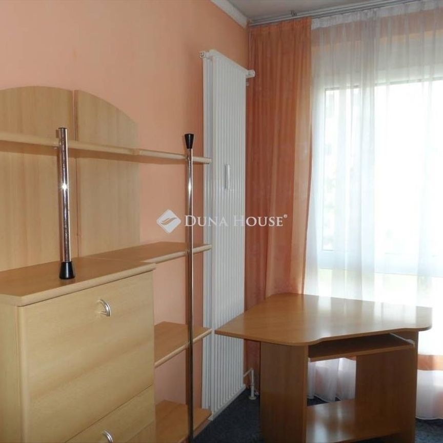 Kiadó újszerű állapotú panel lakás - Pécs - Fotó 1