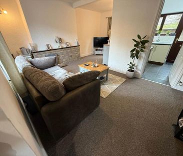 4 bedroom detached house to rent - Photo 2