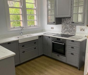 4 bedroom semi-detached house to rent - Photo 4