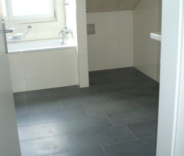 Charmante 3 1/2-Zimmerwohnung DG - Photo 5