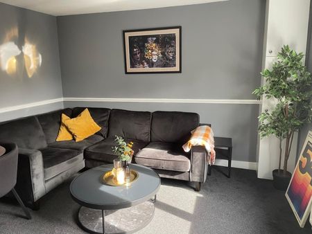 2 Bed Maisonette, Forest Lane, E7 - Photo 2