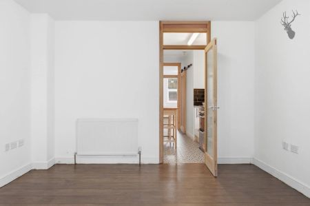 1 Bedroom Flat - Second Floor - Photo 2