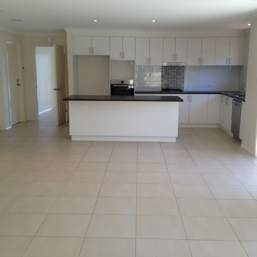 40 Dagmar Berne Street, Macgregor ACT, Belconnen - Photo 1