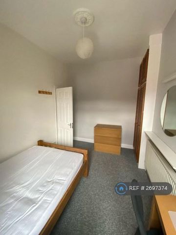 4 bedroom terraced house to rent - Photo 5