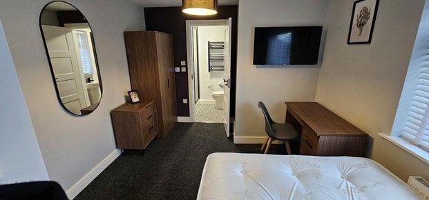 5 bedroom house of multiple occupation to rent - Photo 1