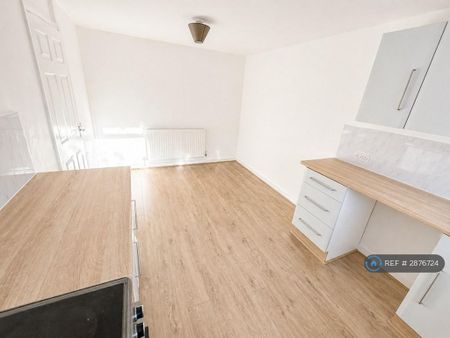 3 bedroom terraced house to rent - Photo 5