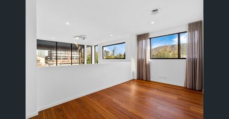 Luxury Waterfront Residence | Central Surfers Paradise Location - Photo 3