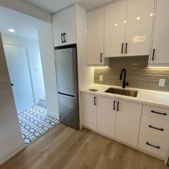 2520 BLOOR ST. W - #23, NEWLY RENOD, 1BR/1BATH, PARKING AVAILABLE - Photo 1