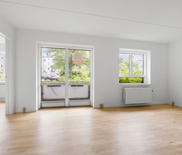 Centralt beliggenhed, med gratis parkering samt hyggeligt gårdmiljø. - Photo 6