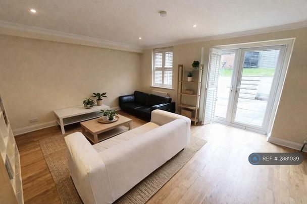 2 bedroom flat to rent - Photo 1