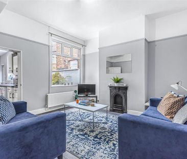 1 bedroom in a house share to rent - Photo 1