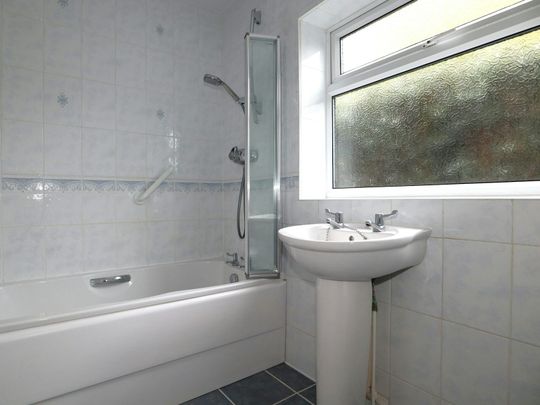 The Chalfonts, Branston, LN4 - Photo 1