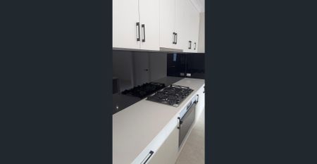 Brand New 4 Bedroom and 2 Bathroom House for Rent in Riverlea Park - Photo 4