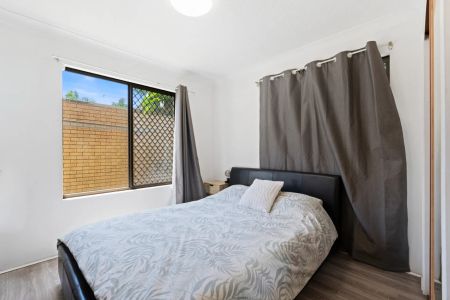 Waterfront ease in prime position - Photo 3