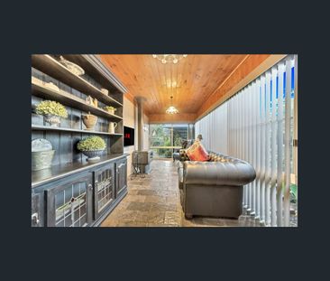 Large Family Home! - Photo 4