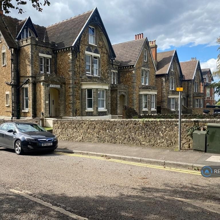 1 bedroom in a house share to rent - Photo 2