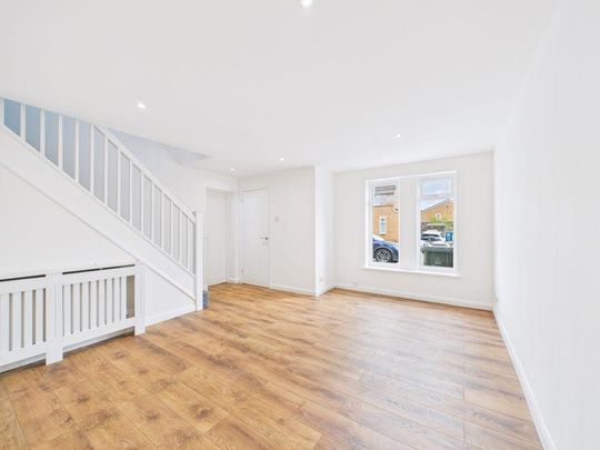 4 bedroom semi-detached house to rent - Photo 1