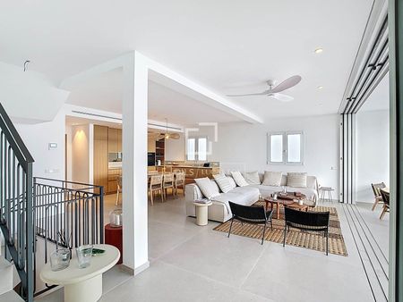 Excellent 4 Bedroom house / villa with 66m² garden for rent in Ciutadella - Photo 2