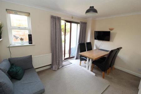 4 bedroom terraced house to rent - Photo 3