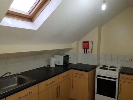 3 bedroom flat to rent - Photo 5