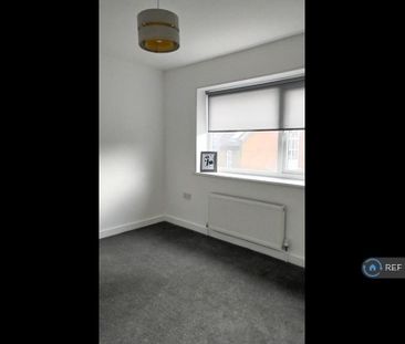 3 bedroom semi-detached house to rent - Photo 6