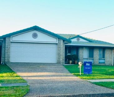 Modern Family Living in the Heart of Ormiston - Photo 2