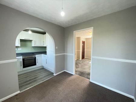 3 bedroom Semi-Detached House to let - Photo 5