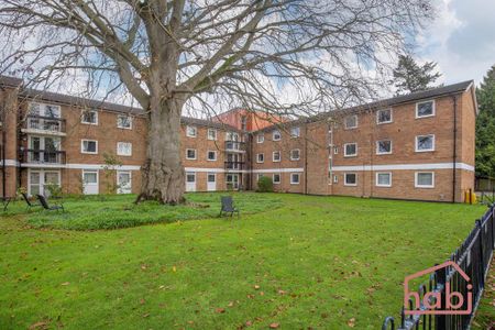 1 bedroom in a flat share to rent - Photo 2