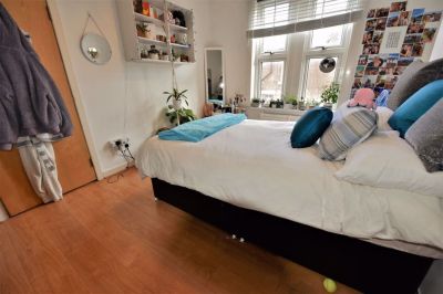 3 bedroom House in Autumn Street, Leeds - Photo 1