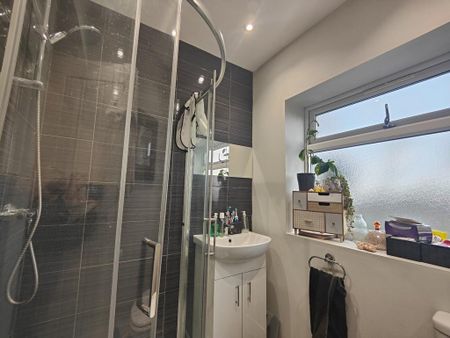 2 bedroom end of terrace house to rent - Photo 4