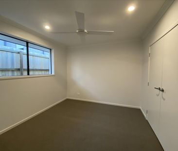 Large Modern Family Home with Spacious Backyard! - Photo 4