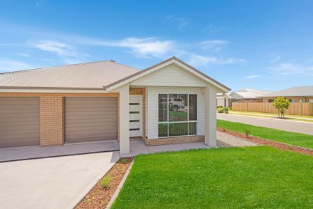 "Modern and Low-Maintenance" - Photo 4