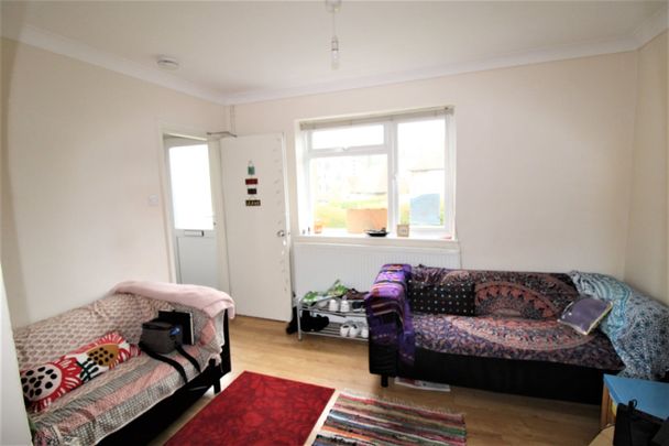 Room in a Shared House, Southall Avenue, BN2 - Photo 1