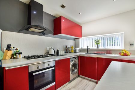 3 bedroom semi-detached to rent Lloyd Wright Avenue, Manchester, M11 - Photo 5