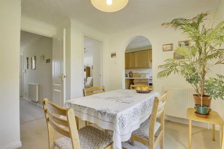 3 bedroom detached house to rent - Photo 2