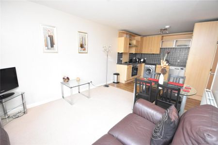 2 bedroom flat to rent - Photo 3